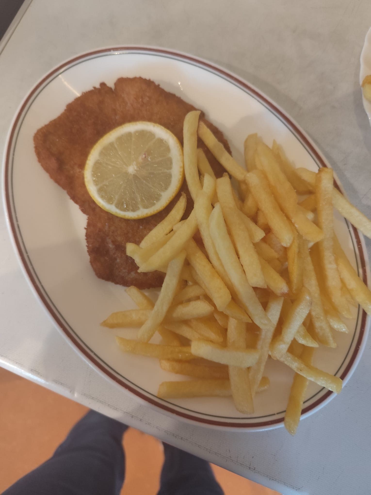 Schnitzel mit Pommes